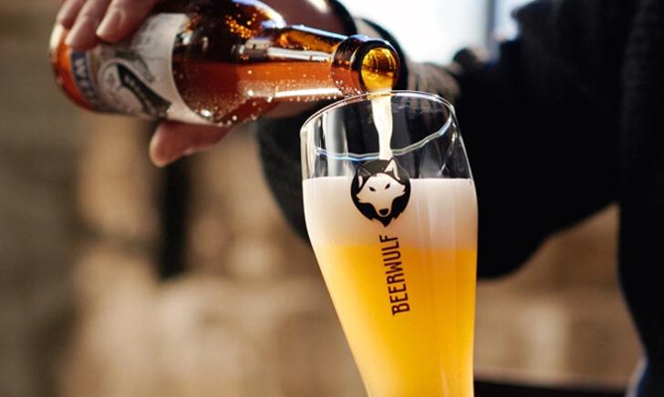 Beerwulf bierglas volschenken